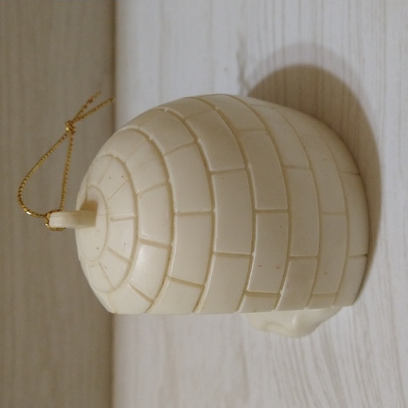 Vintage Avon Eskimo Igloo Christmas Ornament - Picture 4 of 5